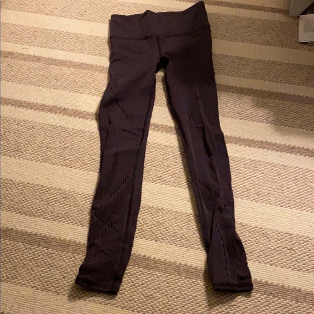 Lululemon Reveal tight 24 inch size 4